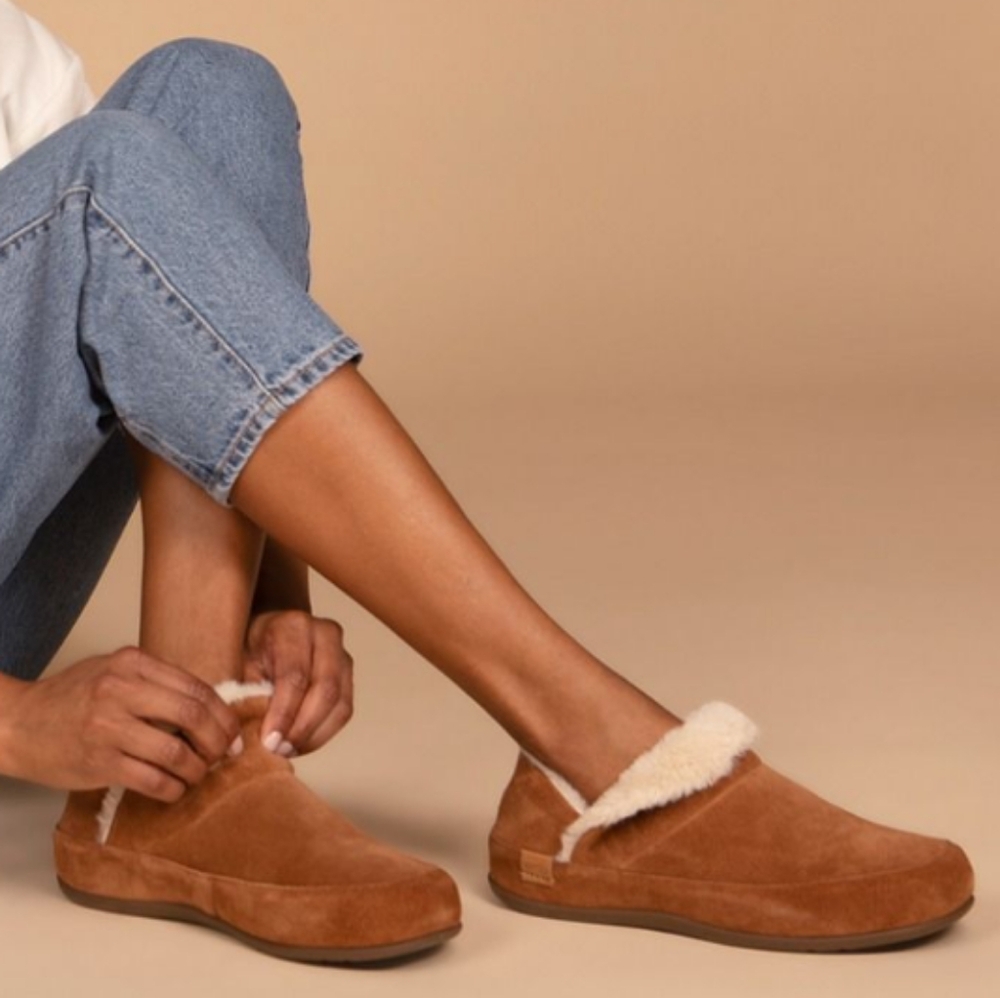 Strive Geneva Slipper Boots- New in Box, Tan, Size 7.5-8 (39)